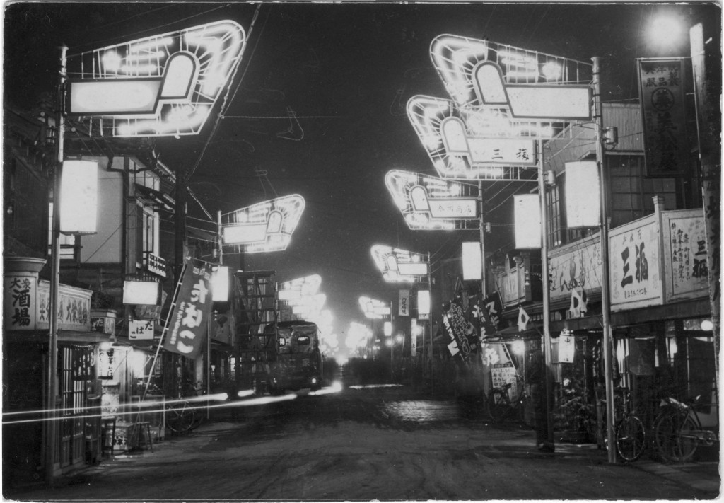 昭和３０年代のネオン輝く志木駅前通り