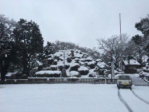 雪景色の田子山富士塚