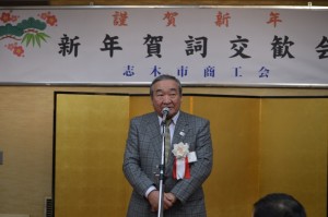 挨拶する清水会長