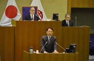 一般質問に答弁する香川市長