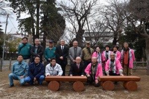 志木ロータリークラブと長勝院旗桜保存会の皆さん 