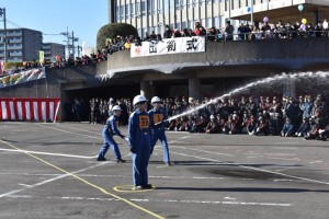 志木市役所女子チームによる屋内消火栓操法