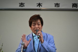 講演するヤセ騎士さん