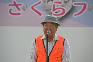 挨拶する清水実行委員長